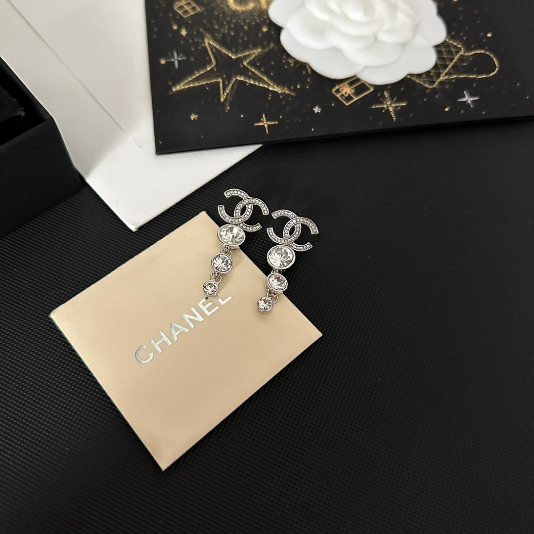 Boucles d'oreilles pendantes en diamants ronds