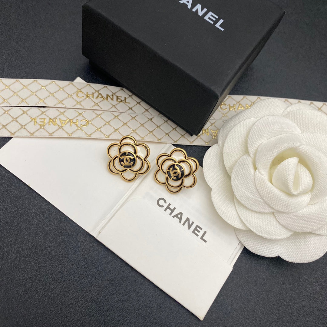 Boucles d'oreilles clous Camélia