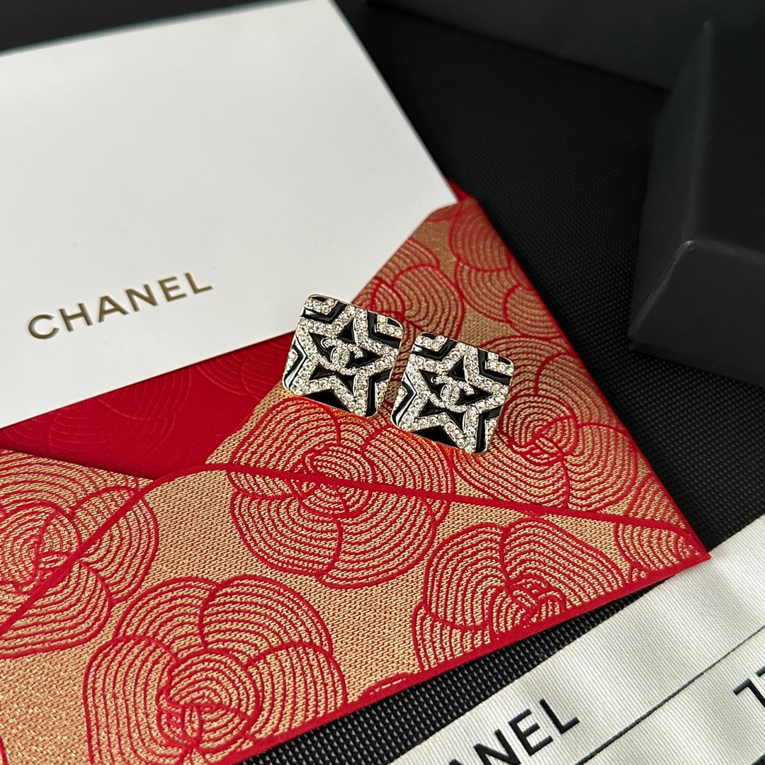Pendientes de strass con estrellas en relieve