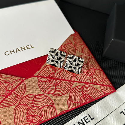 Pendientes de strass con estrellas en relieve