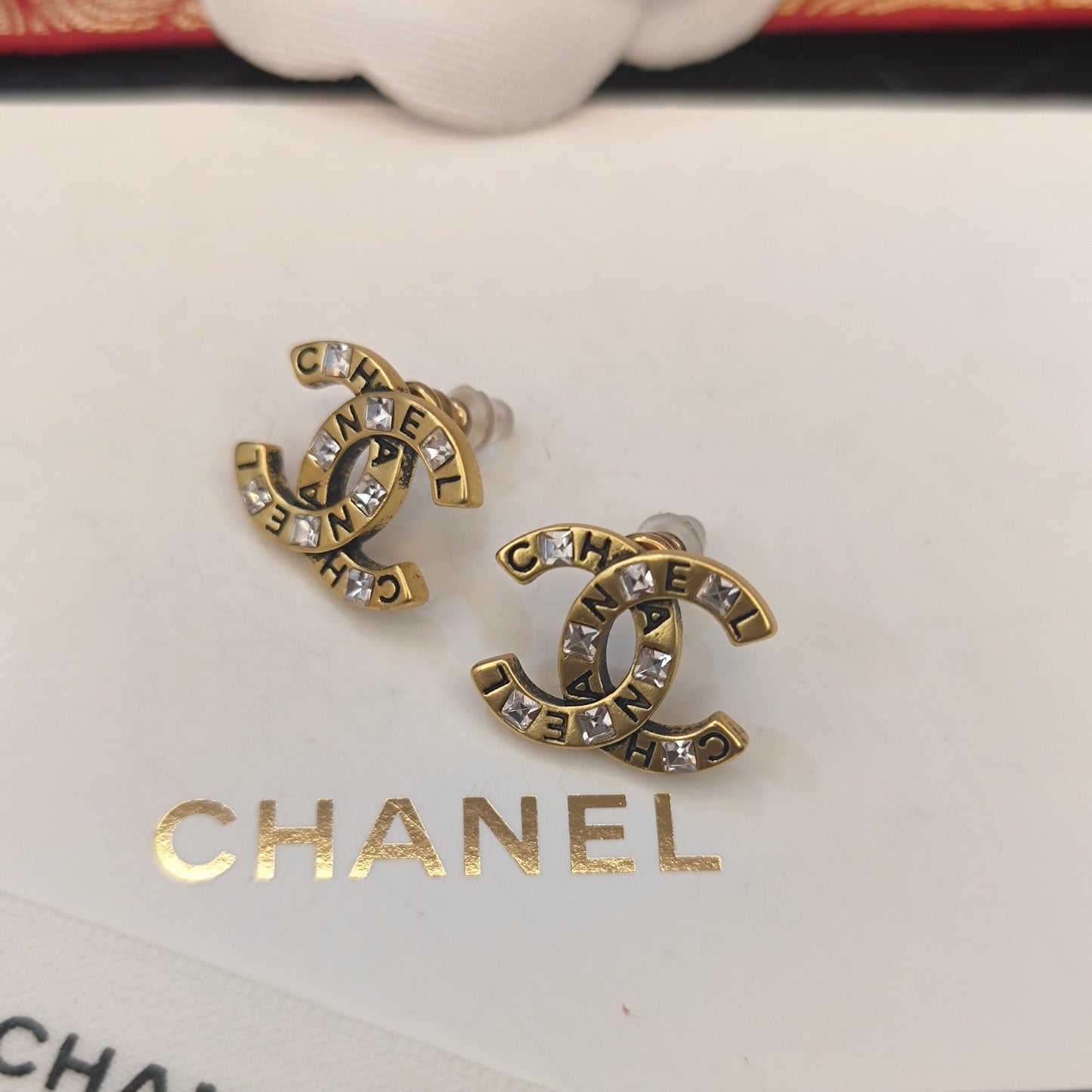 Pendientes de cristal con logotipo de letras vintage
