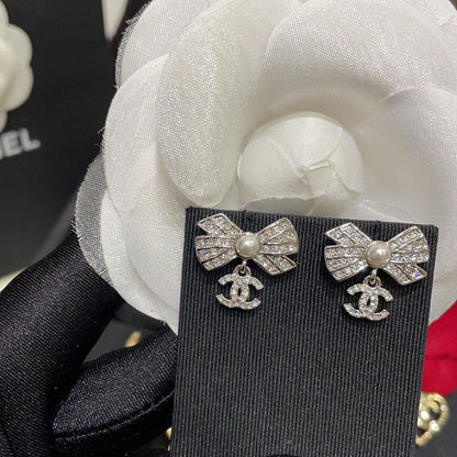 Boucles d'oreilles nœud zircon scintillant