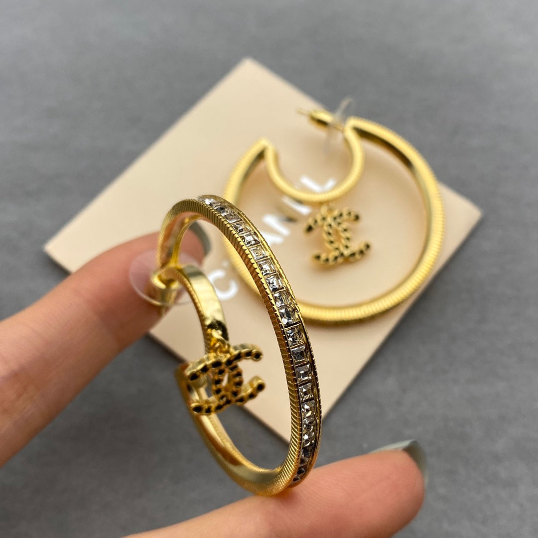 Boucles d'oreilles pendantes lune double C
