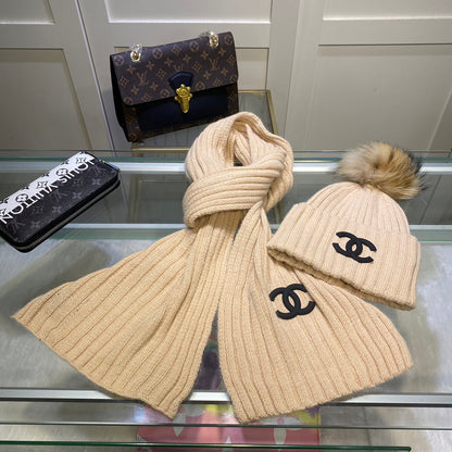 Ensemble Bonnet et Écharpe Tricotés Verticaux Élégants