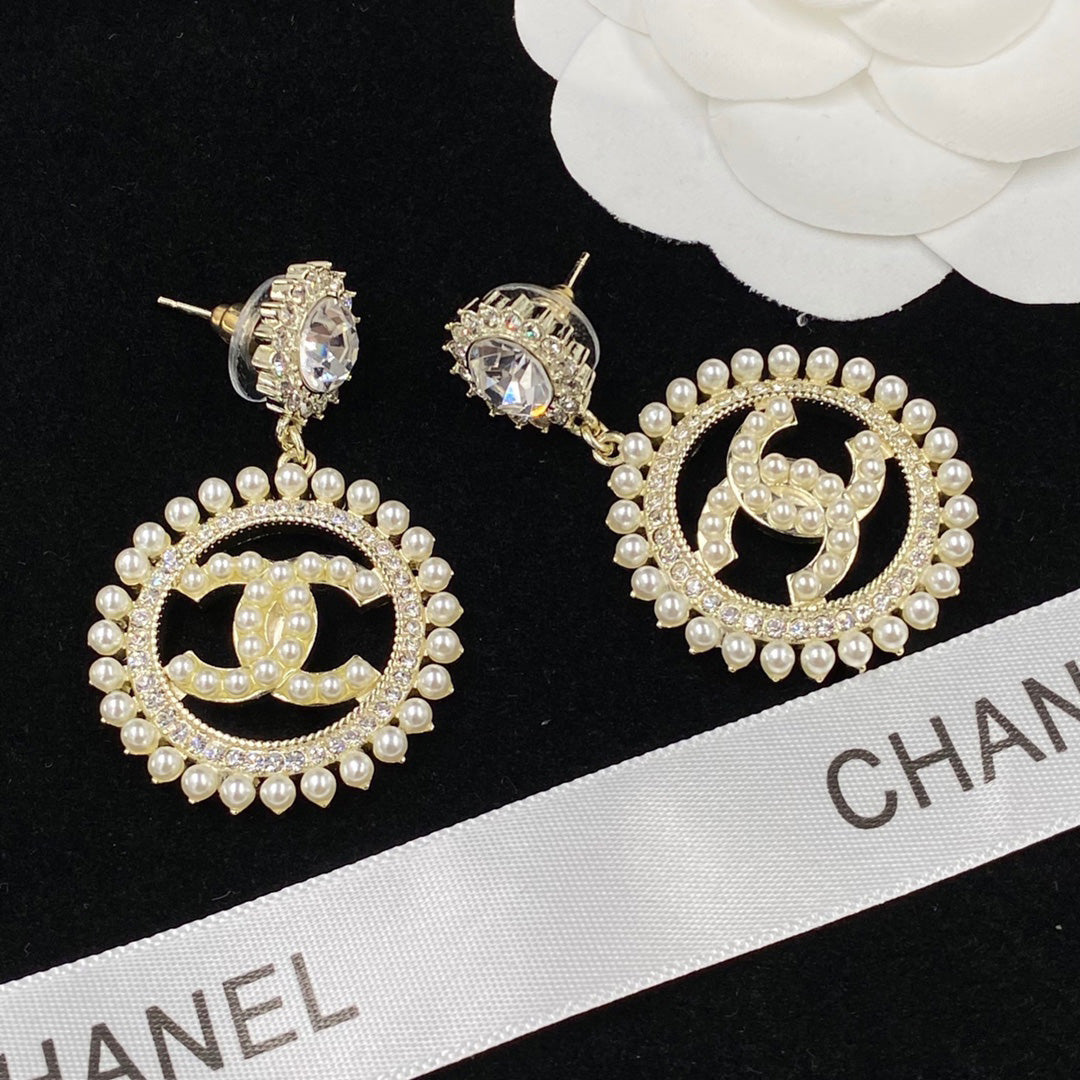 Pendientes de Perlas y Diamantes con Temperamento
