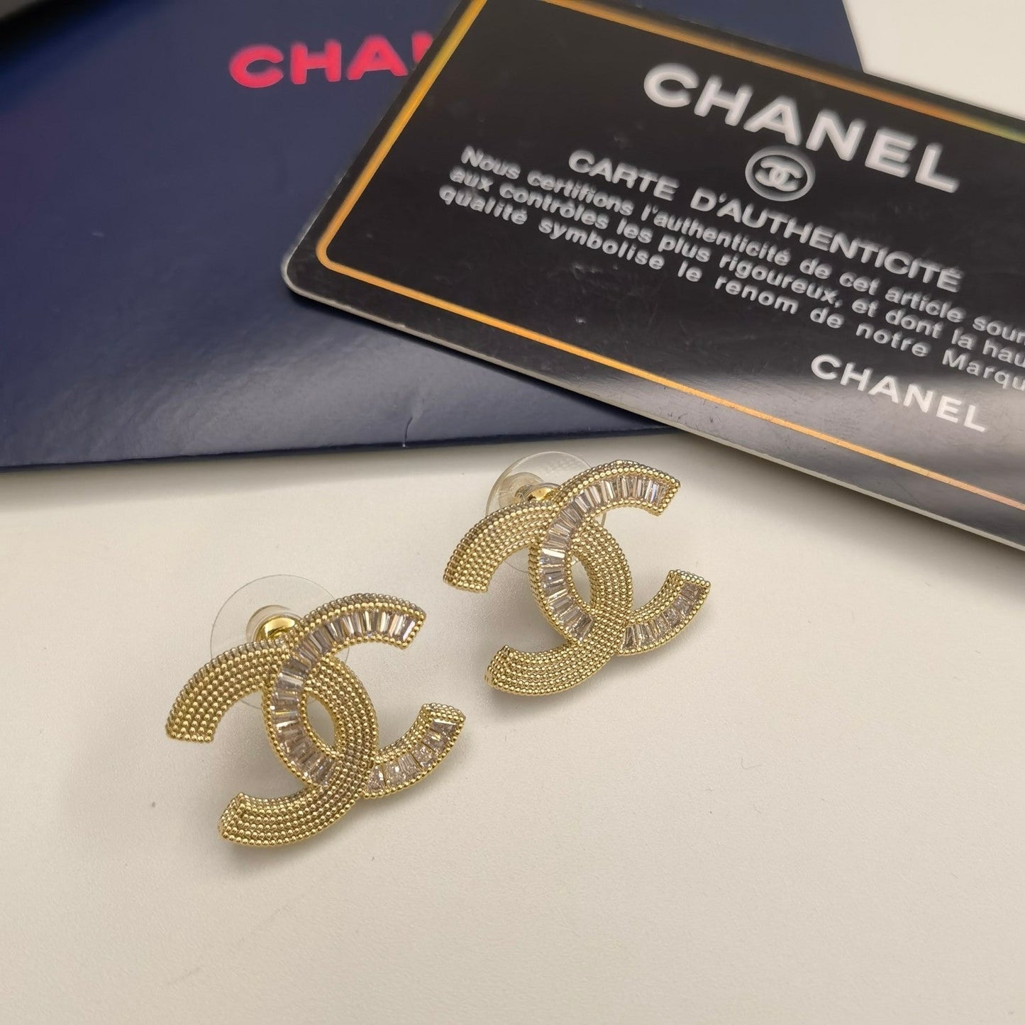 Boucles d'oreilles clous Zircon motif lettre