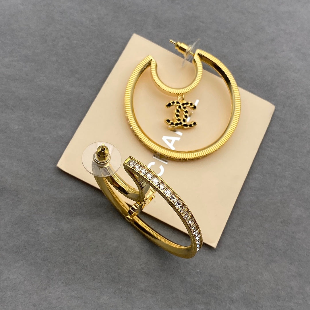 Boucles d'oreilles pendantes lune double C