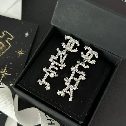 Pendientes colgantes con inicial de diamante