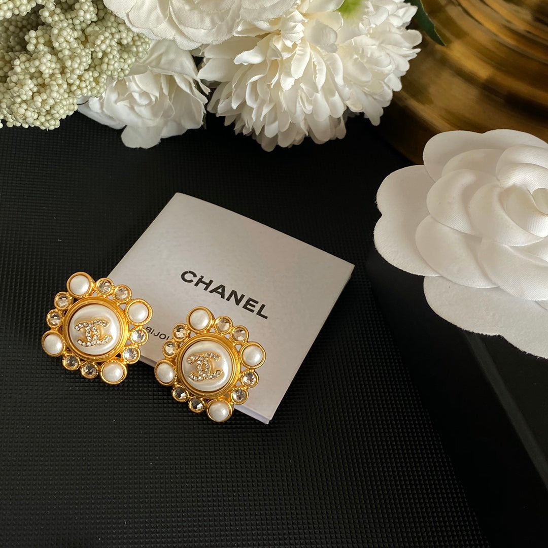 Boucles d'oreilles clous vintage Perle de cristal