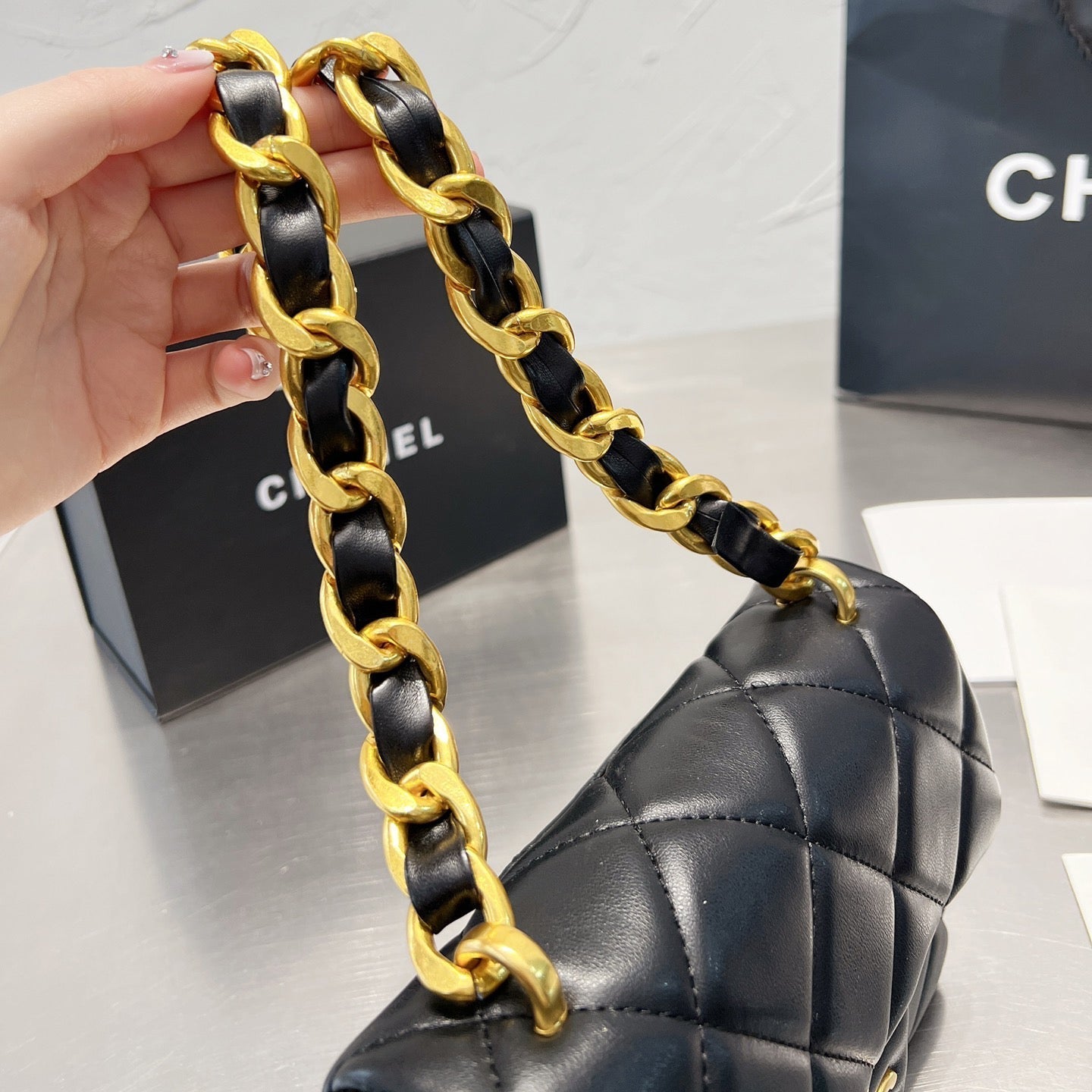 Mini Bolso de Hombro con Cadena