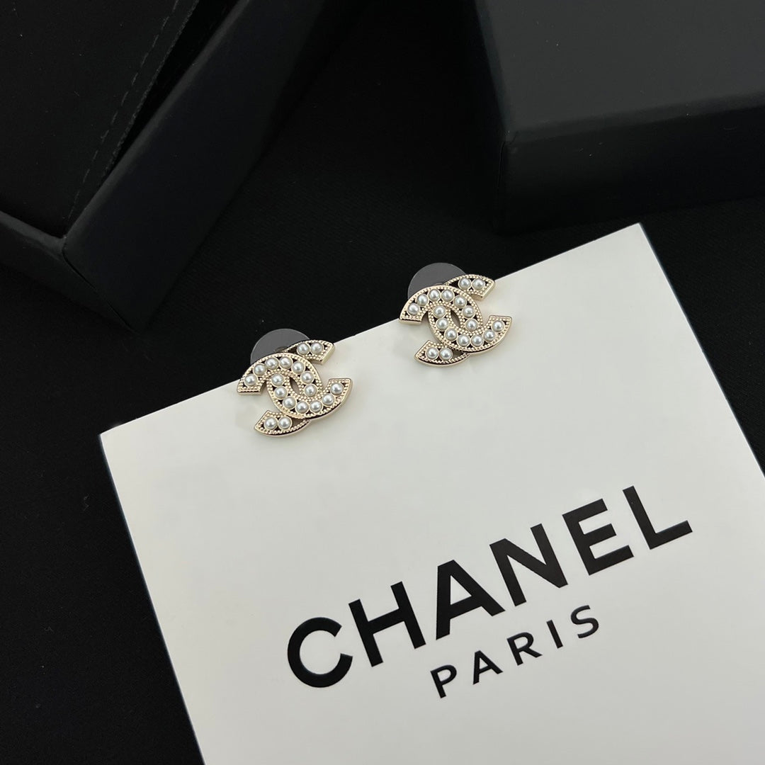 Boucles d'oreilles clous alphabet perles de qualité supérieure