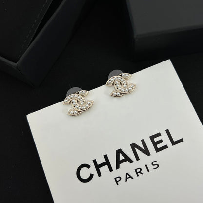 Boucles d'oreilles clous alphabet perles de qualité supérieure