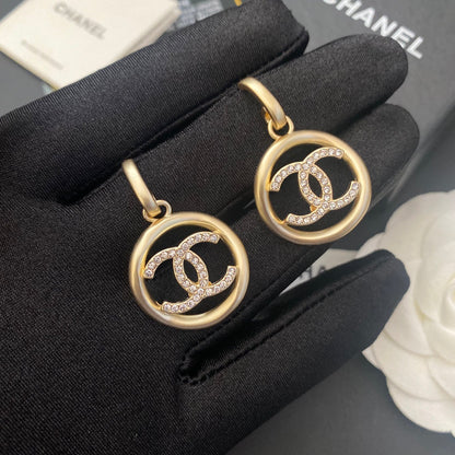 Petites boucles d'oreilles rondes
