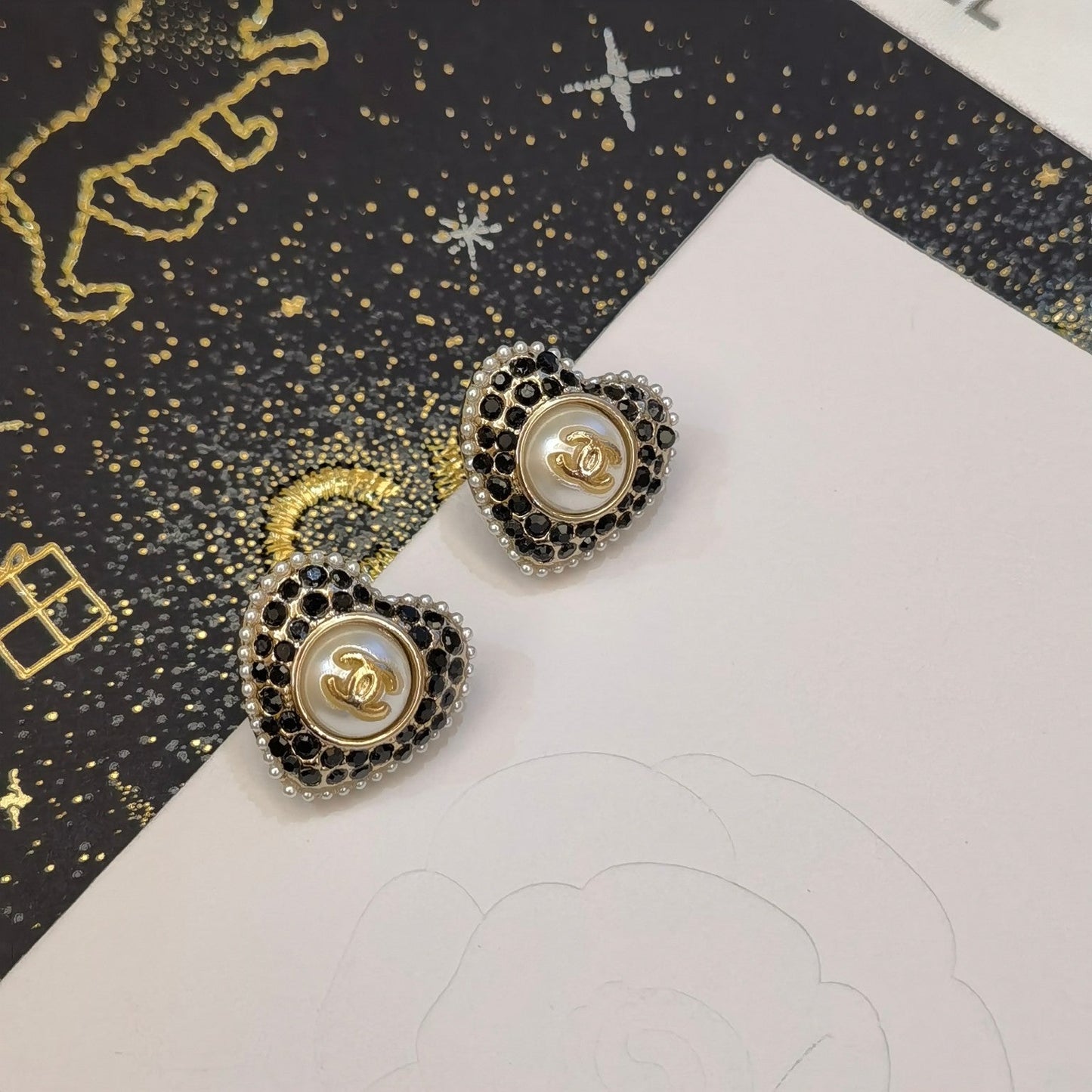 Pendientes de botón vintage con forma de corazón y diamantes
