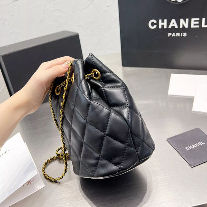 Bolso cubo con cordón de diamantes