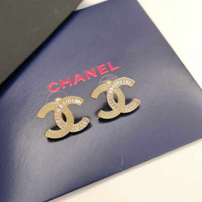 Boucles d'oreilles clous Zircon motif lettre