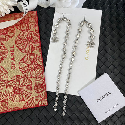 Pendientes largos de diamantes de moda