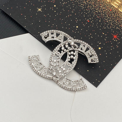 Broche calado brillante