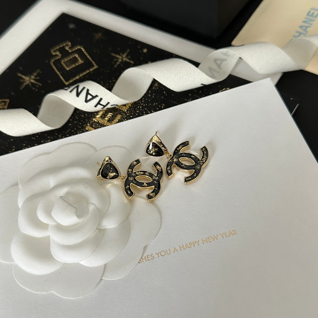 Pendientes vintage negros con hojas doradas