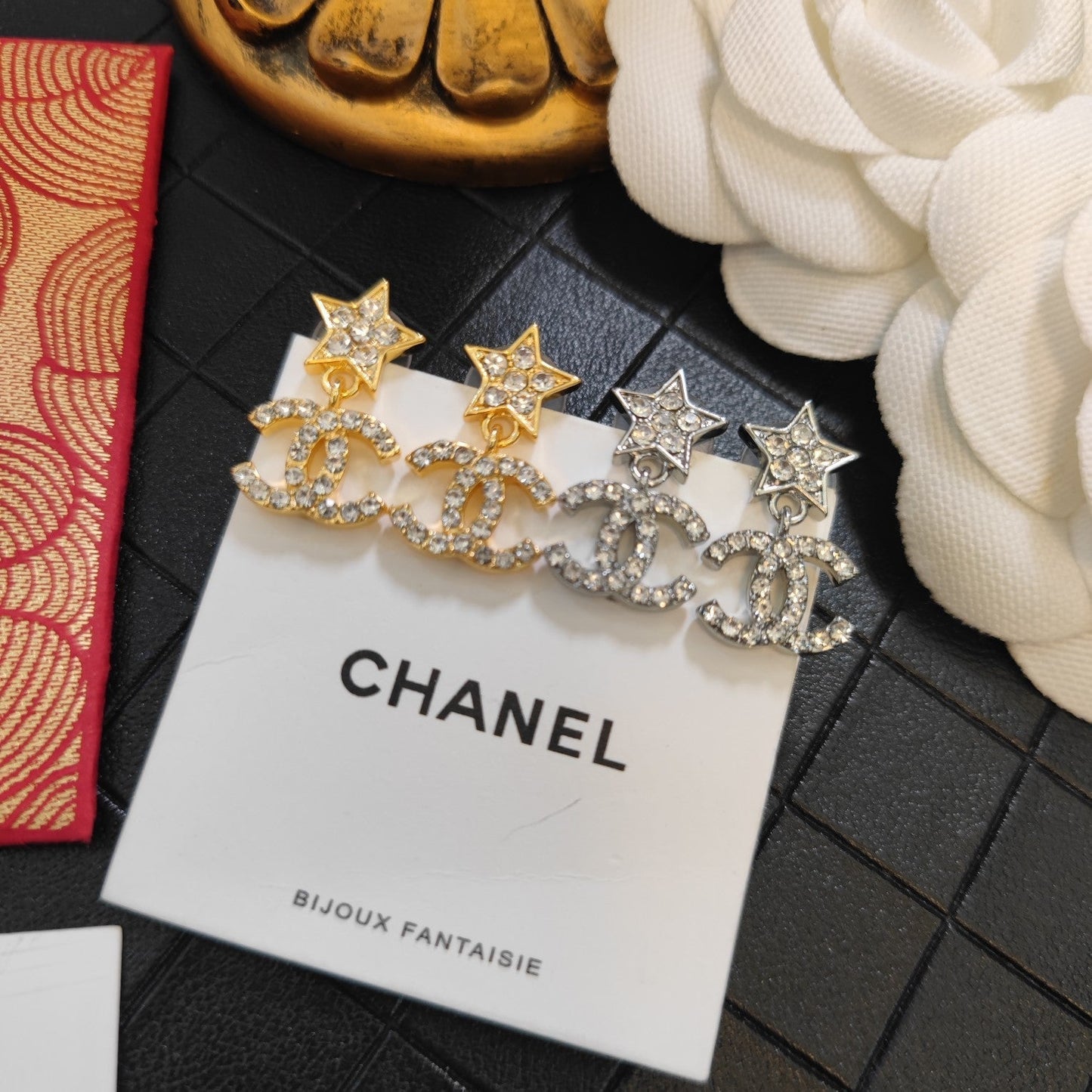 Pendientes de moda con logo de estrella de diamantes