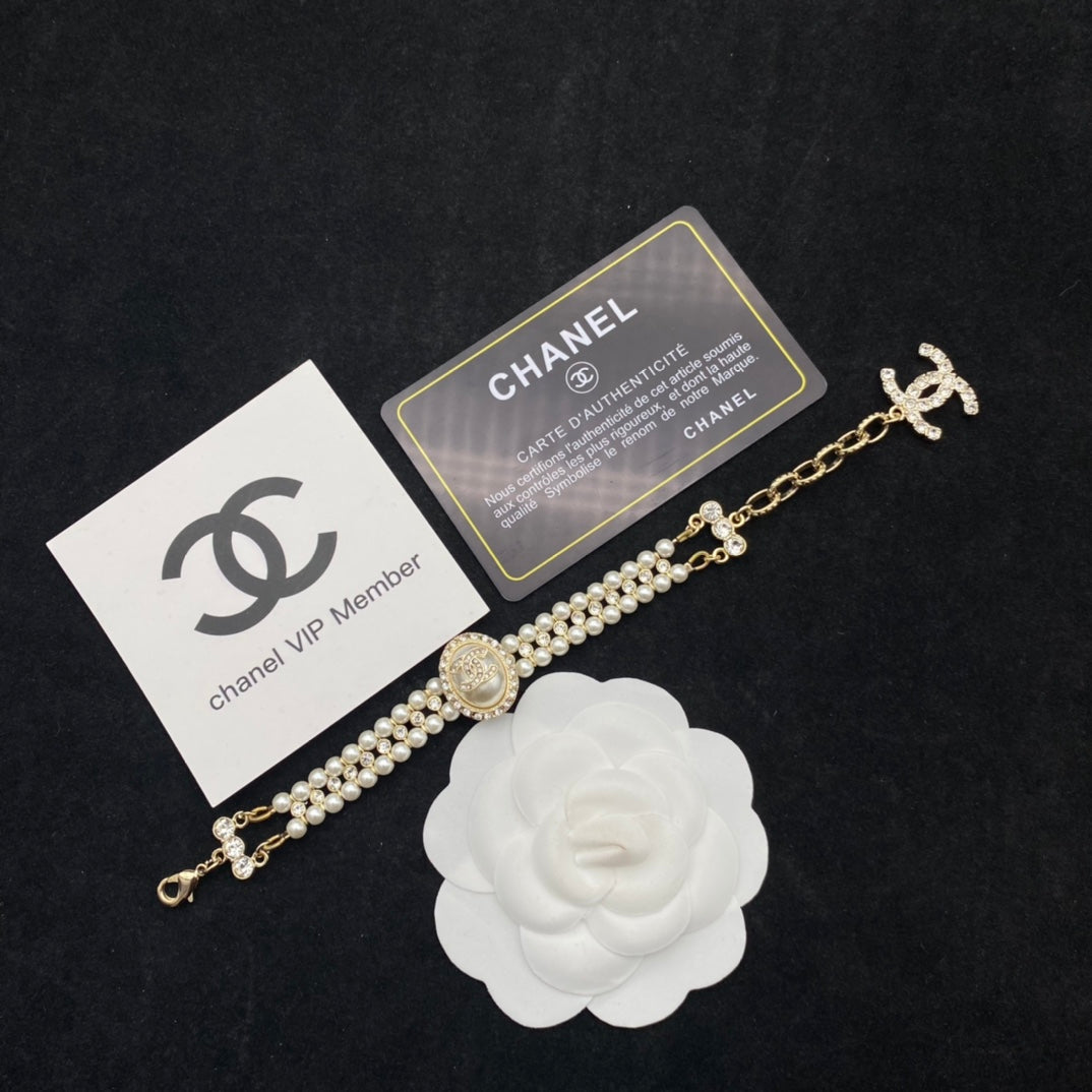 Pulsera de doble fila de perlas y diamantes