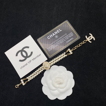 Pulsera de doble fila de perlas y diamantes