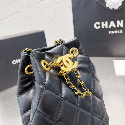 Bolso cubo con cordón de diamantes