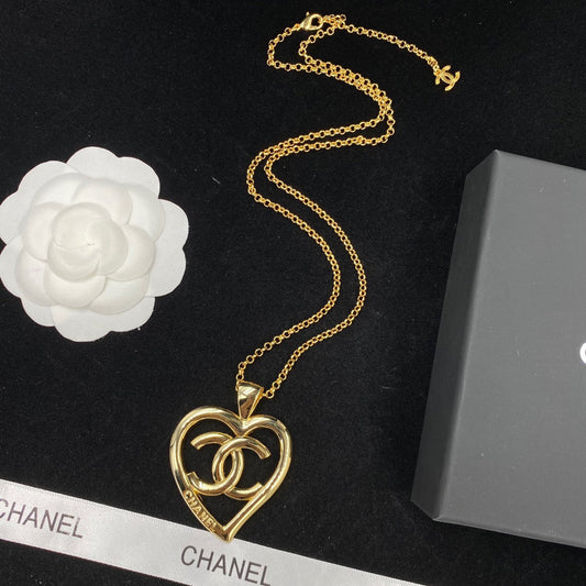 Grand collier pendentif cœur