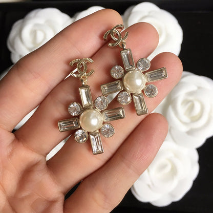 Pendientes de perlas con diamantes cuadrados y temperamento