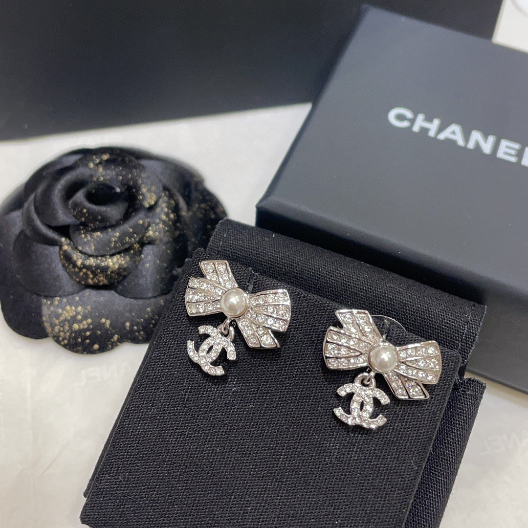 Boucles d'oreilles nœud zircon scintillant