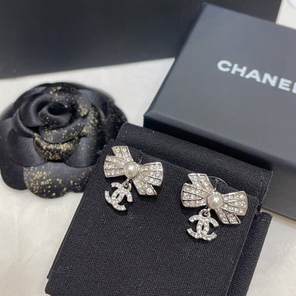Boucles d'oreilles nœud zircon scintillant