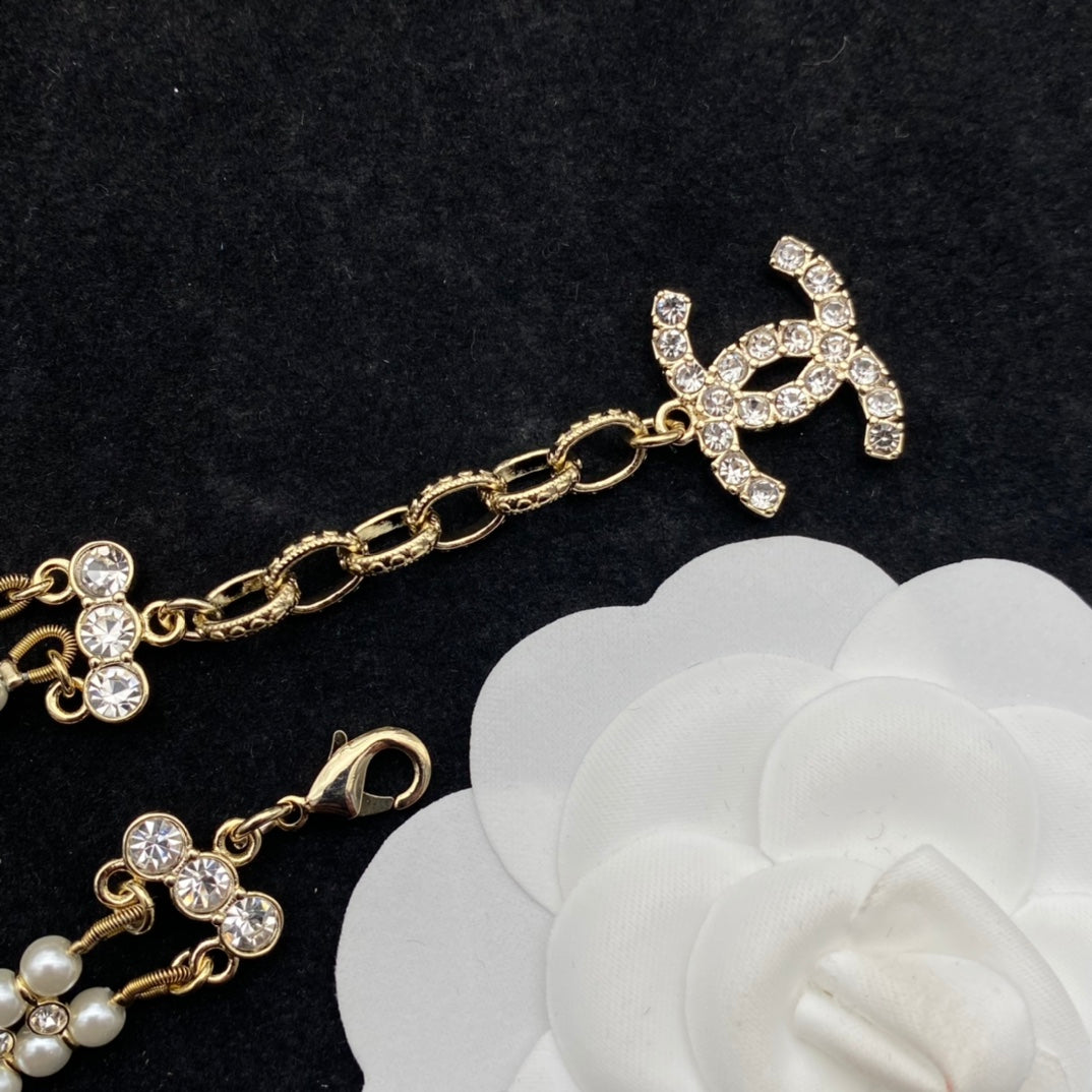 Pulsera de doble fila de perlas y diamantes