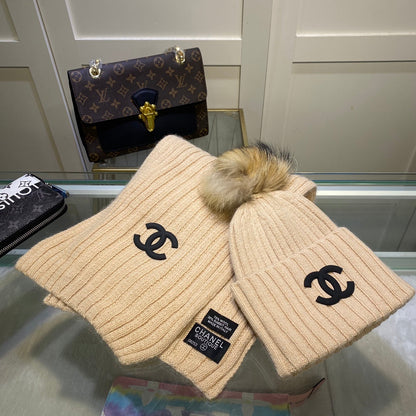 Ensemble Bonnet et Écharpe Tricotés Verticaux Élégants