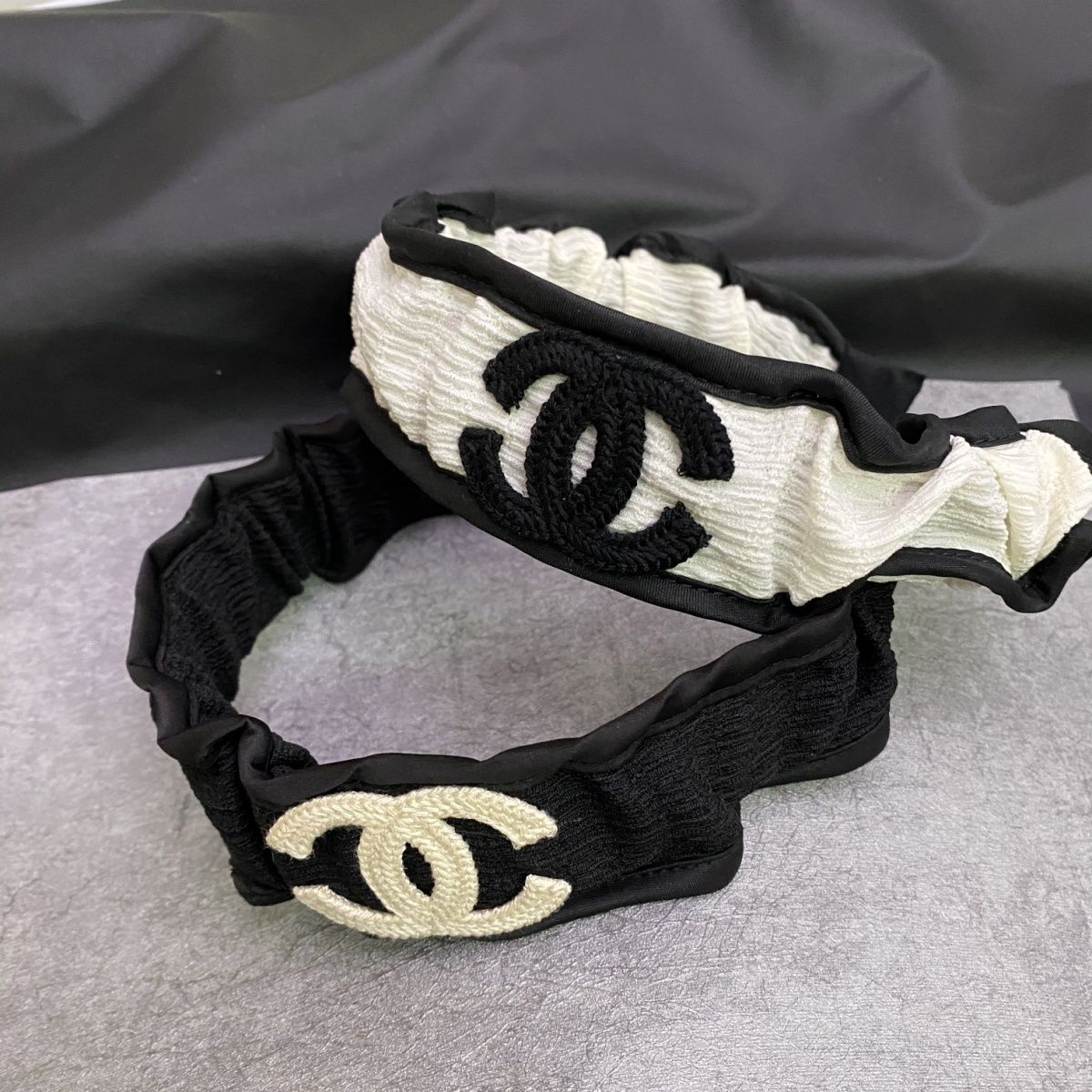 Diadema con volantes de moda