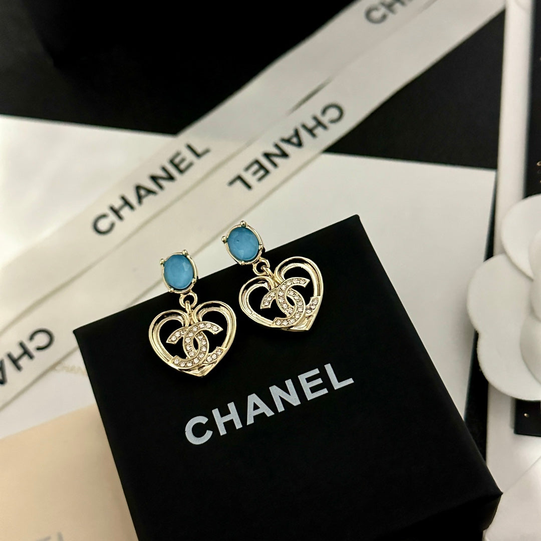 Boucles d'oreilles élégantes en forme de cœur avec gemme