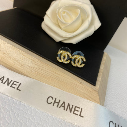 Pendientes clásicos de diamantes