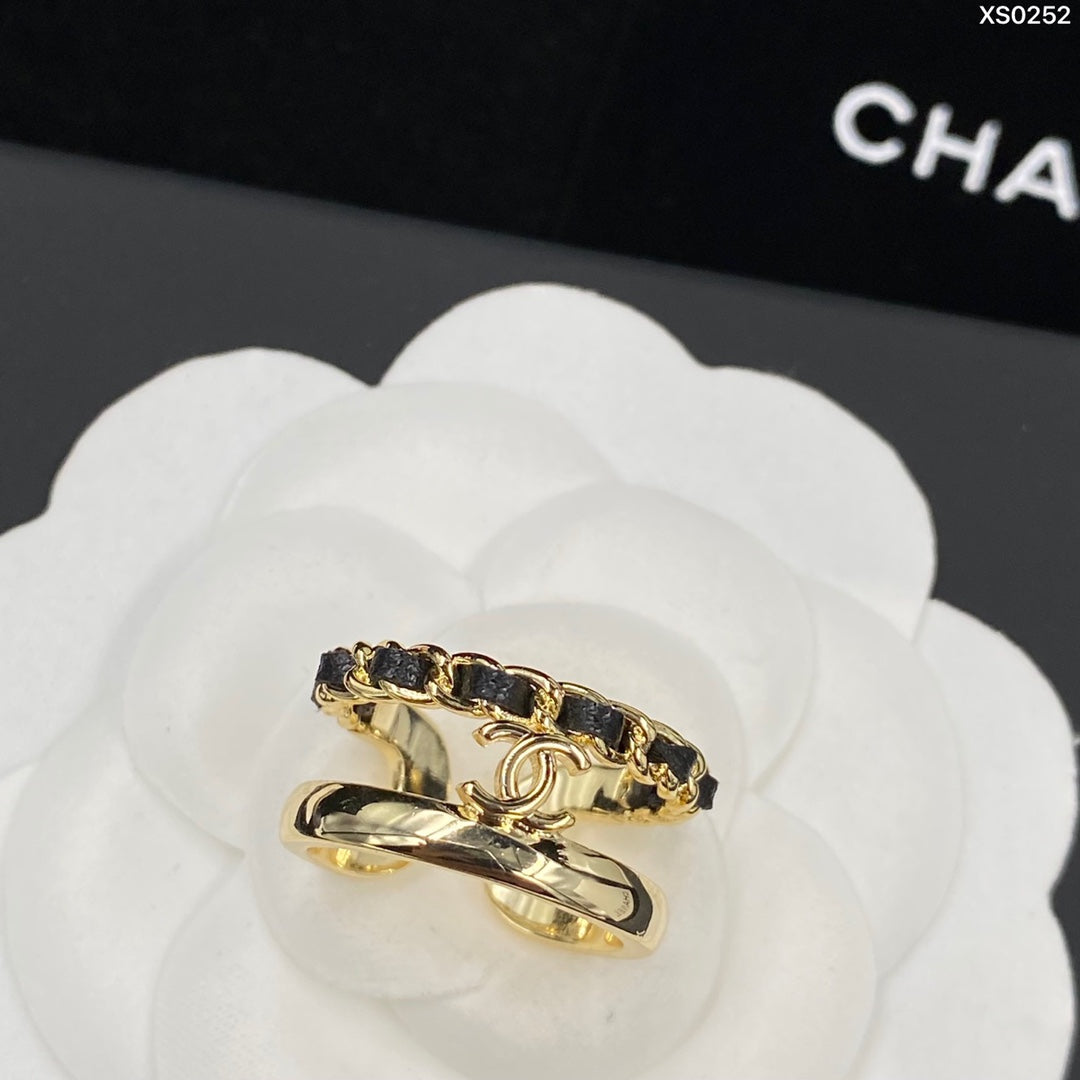 Bague ouverte en cuir avec cordon de tempérament