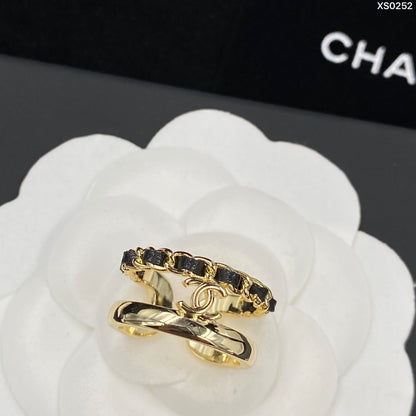 Bague ouverte en cuir avec cordon de tempérament