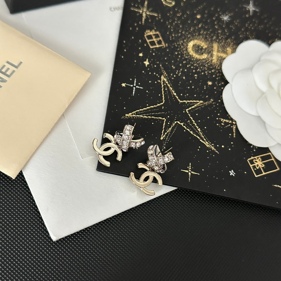 Pendientes elegantes de nueva moda