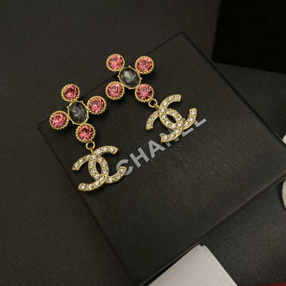 Boucles d'oreilles élégantes en forme de fleur de diamant