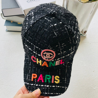 Casquette de baseball femme brodée de lettres colorées