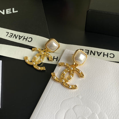Pendientes colgantes elegantes y chic
