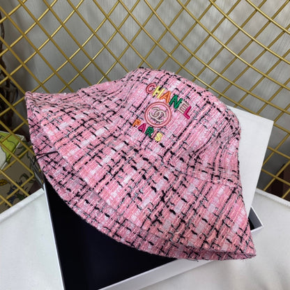 Bob brodé coloré et tendance