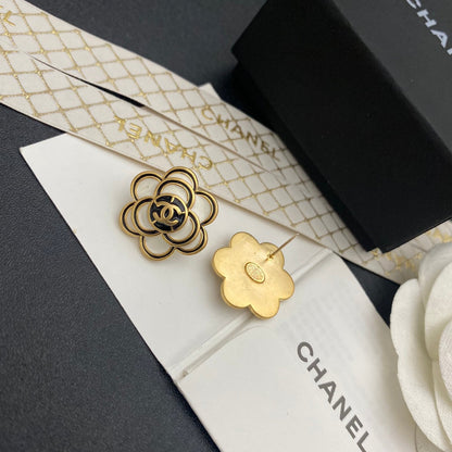 Boucles d'oreilles clous Camélia