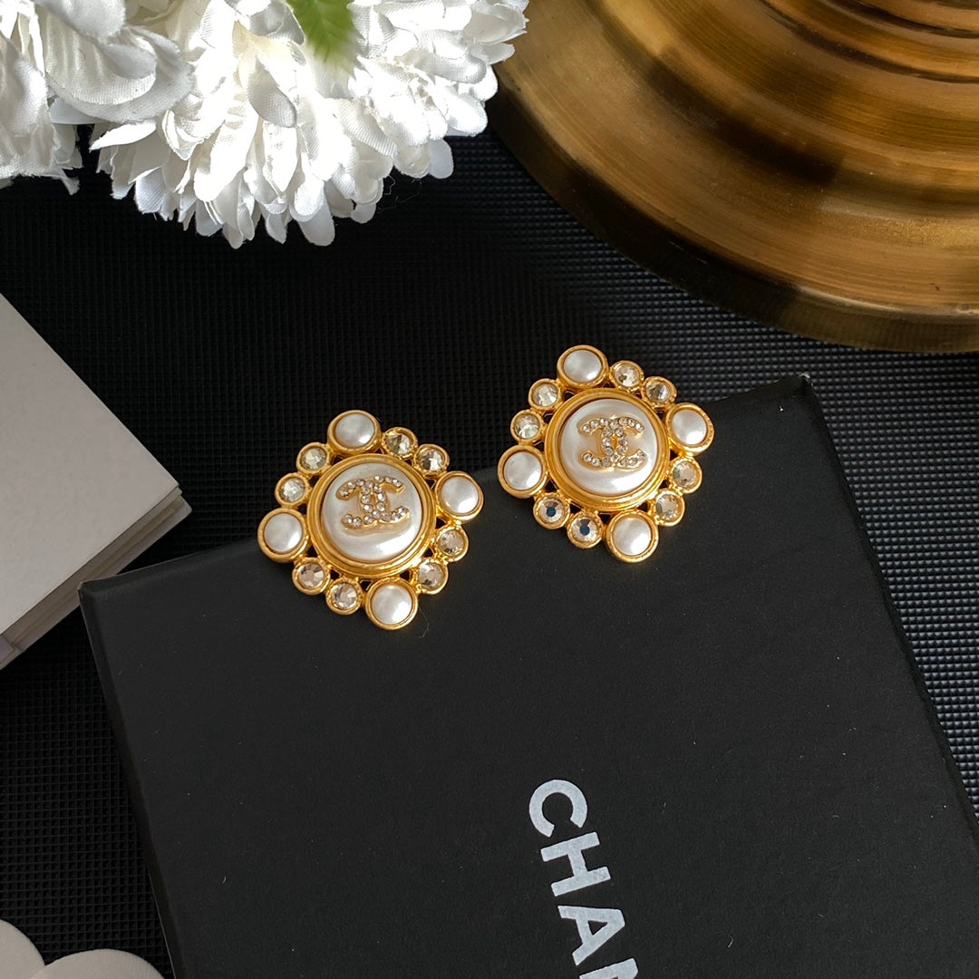 Boucles d'oreilles clous vintage Perle de cristal