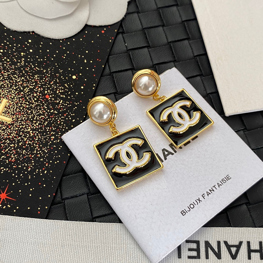 Pendientes de perlas cuadrados de estilo vintage
