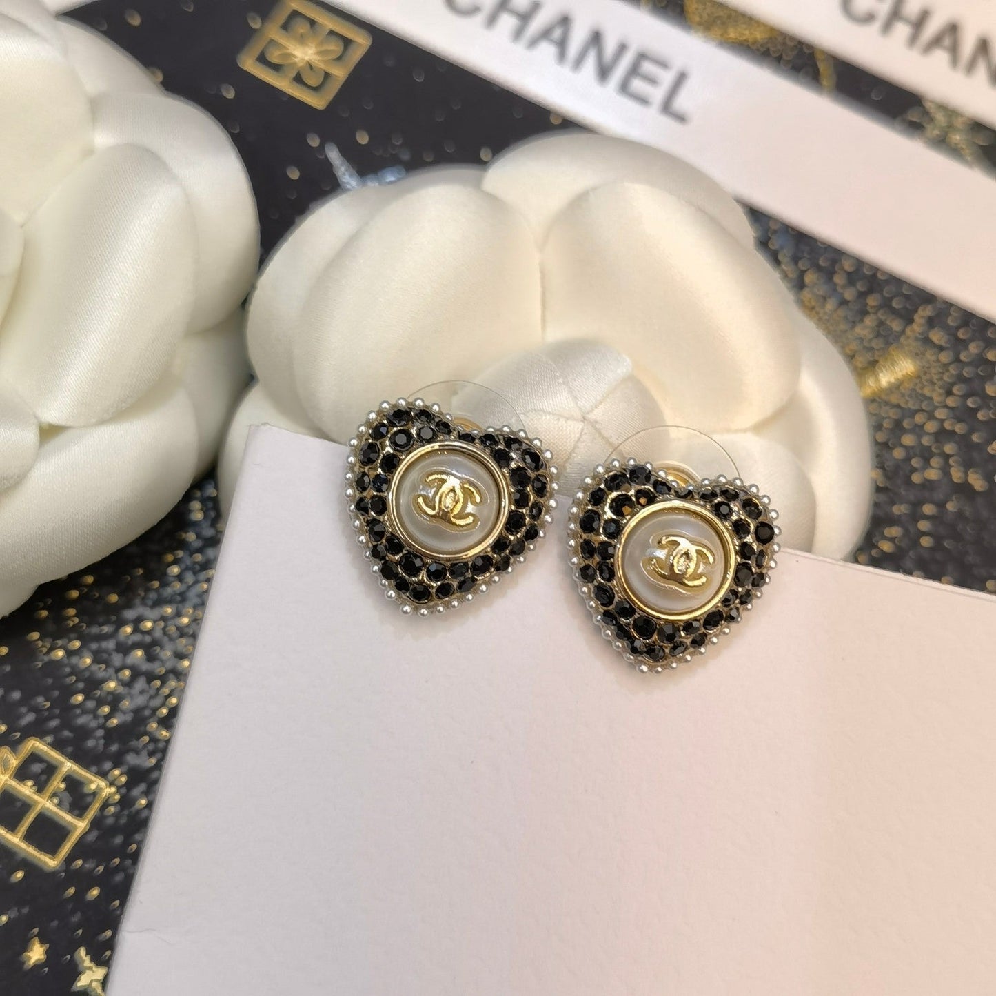Pendientes de botón vintage con forma de corazón y diamantes