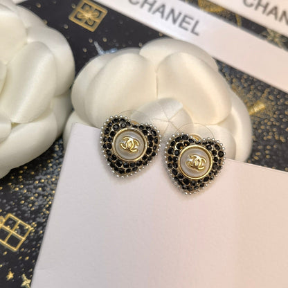 Pendientes de botón vintage con forma de corazón y diamantes