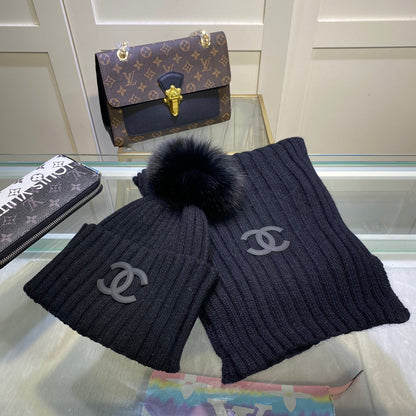 Ensemble Bonnet et Écharpe Tricotés Verticaux Élégants