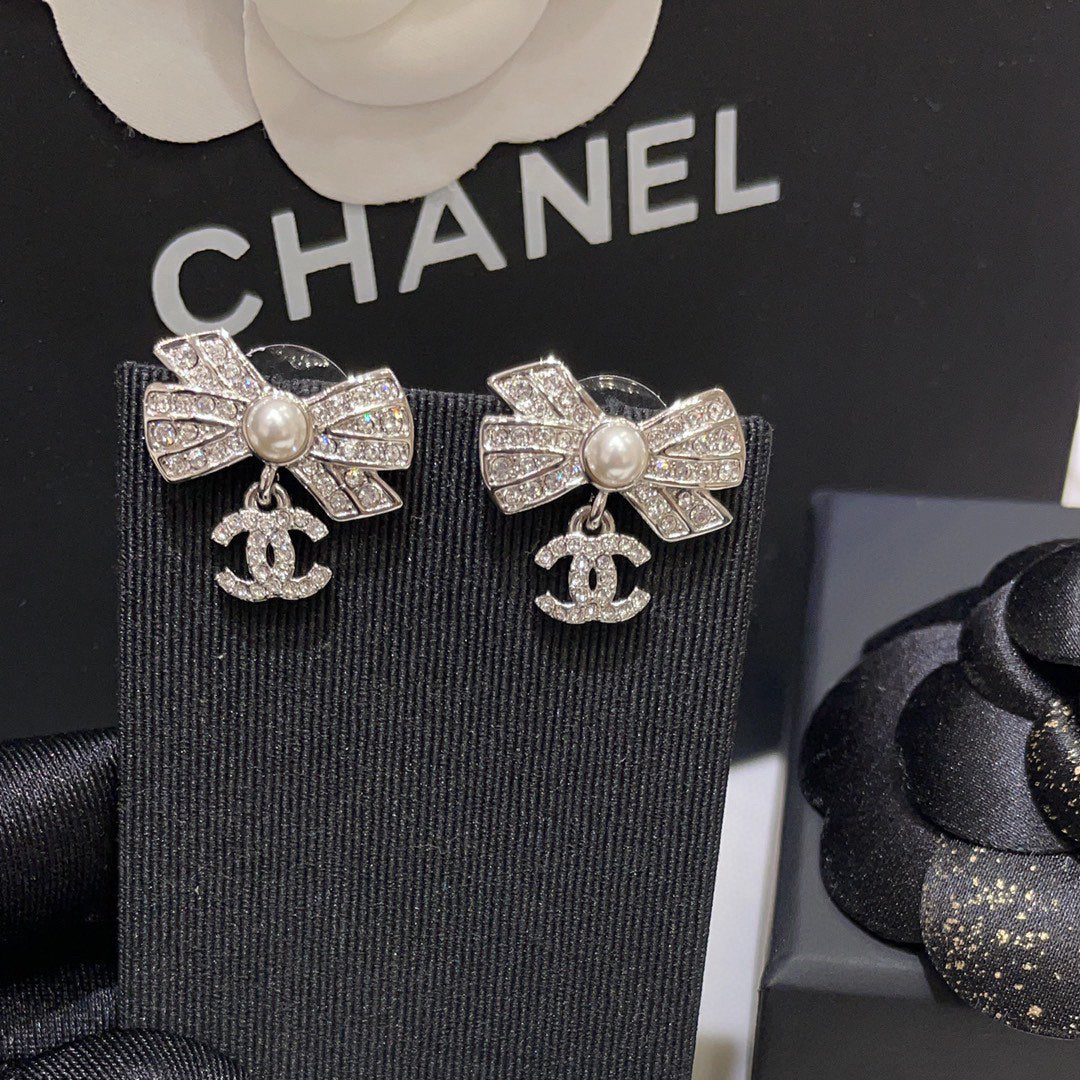 Boucles d'oreilles nœud zircon scintillant